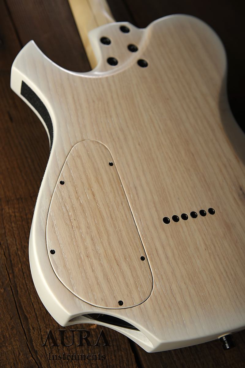 Guitar Aura Baritone Winter detail 1